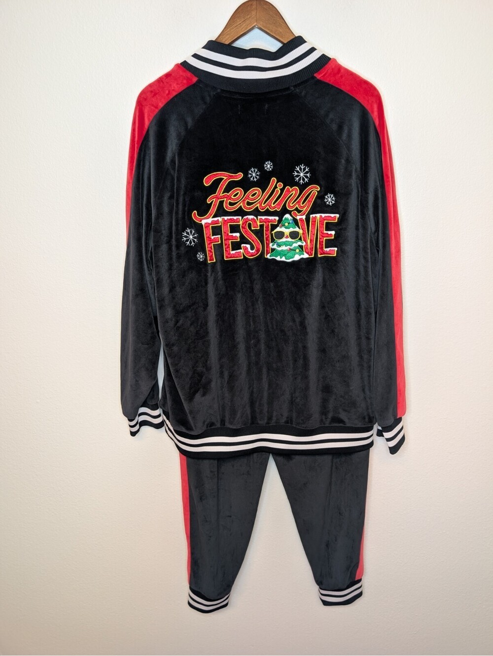 Blizzard Bay Mens Merry Christmas Cool Tree Velour Track Suit Size L Black Red